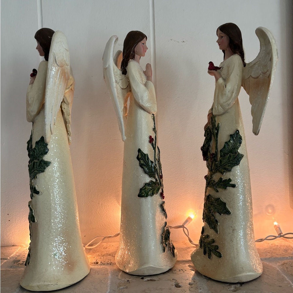 LOT of 3 Cream Angel Figurines with Holly Details - Picture 12 of 14